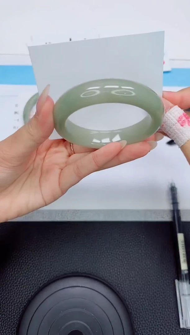 石英质玉手镯未镶嵌115-56.4