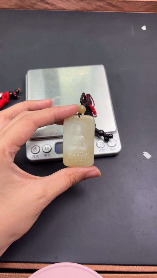 【闪购商品】和田玉吊坠(赠链)未镶嵌且末微色差迪克兰吊坠