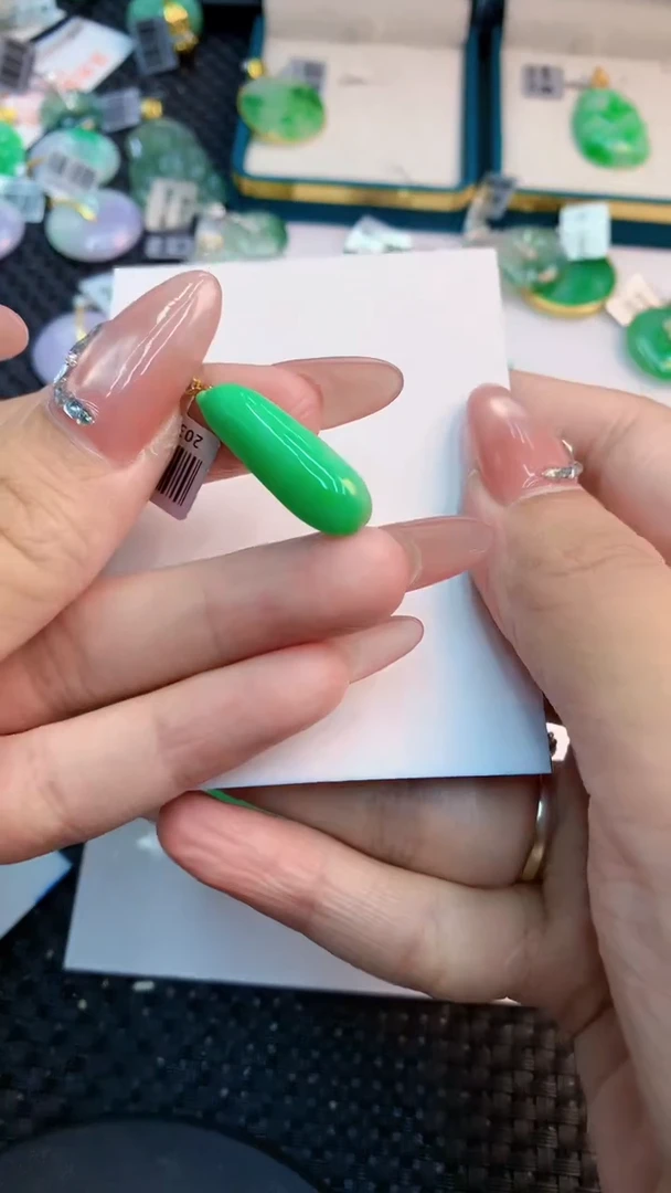 翡翠18K金镶嵌吊坠(不含链)1