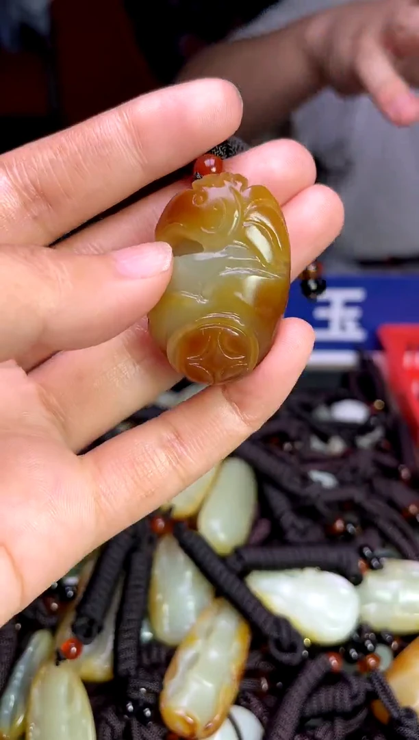 未镶嵌和田玉挂件1