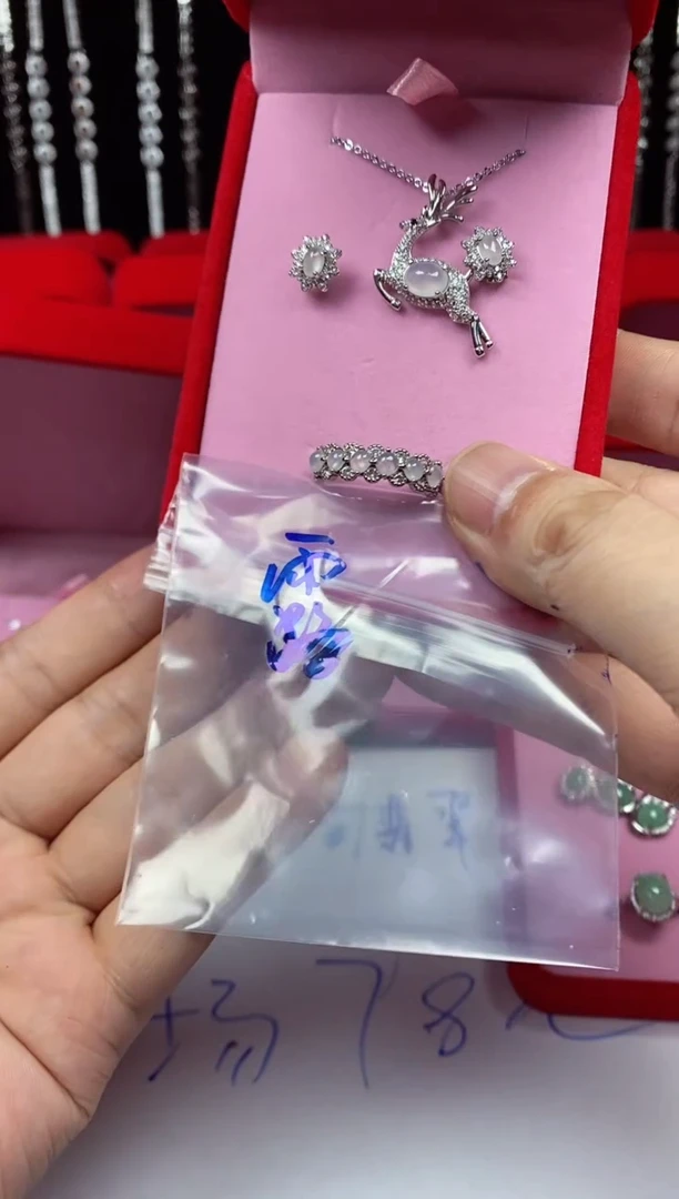 未镶嵌戒指翡翠露翡翠吊坠