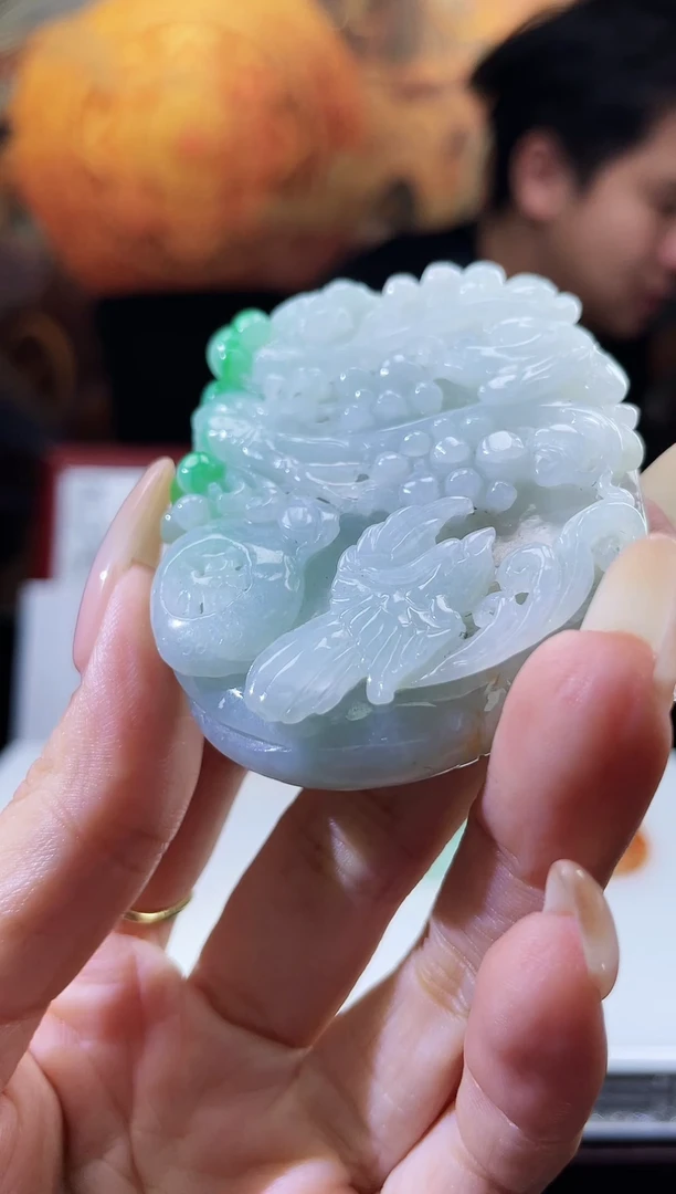 翡翠未镶嵌颈饰多样性发其一