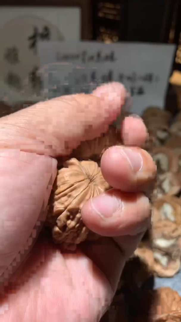 文玩核桃把件写*【核缘雅趣】38左右汉高楼，同尺寸随机发