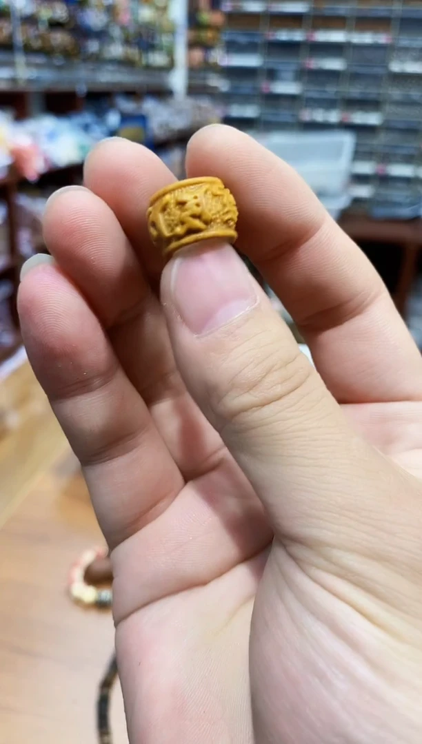 【闪购商品】非洲檀香无事牌六字跑环内径10