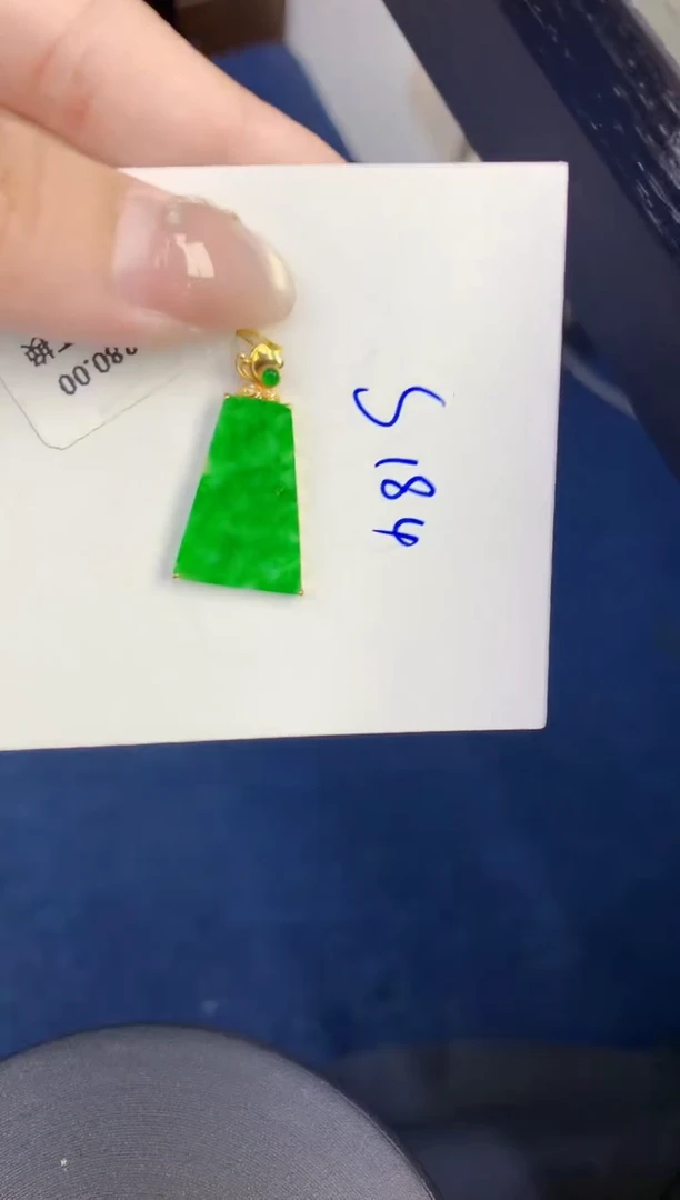 颈饰18K金镶嵌翡翠缅甸天然翡翠A货