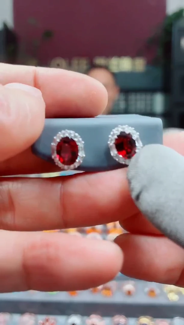 银S925镶嵌耳钉石榴石石榴石耳钉