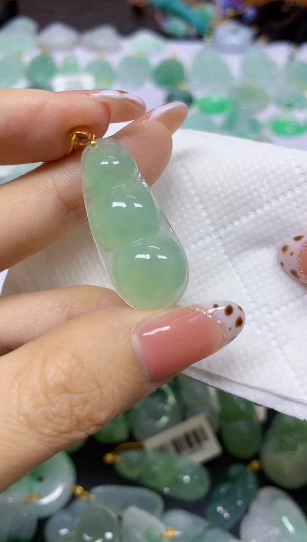 颈饰18K金镶嵌翡翠天然翡翠A货