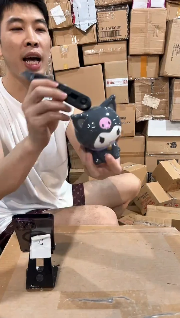 瓷片库洛米蹲坐存钱罐