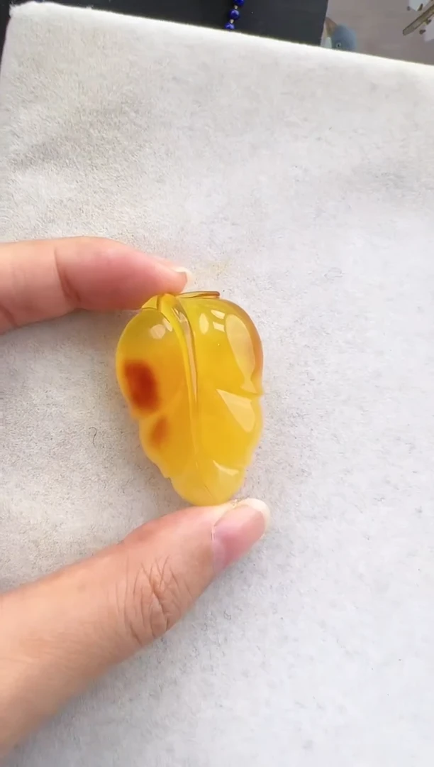 【闪购商品】琥珀裸石未镶嵌10118061-吊坠