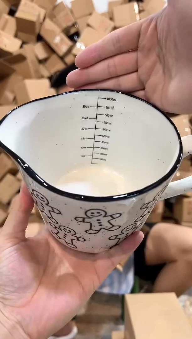 瓷片姜饼人奶壶（内外有小黑点）