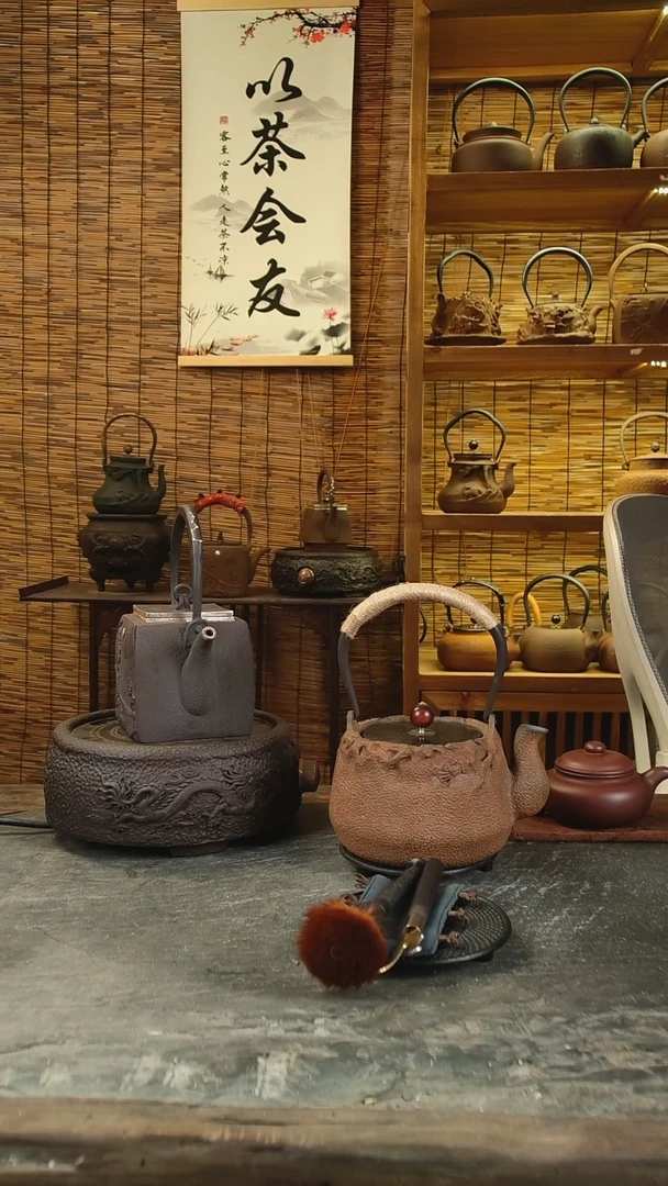 风*吉春堂铁壶..