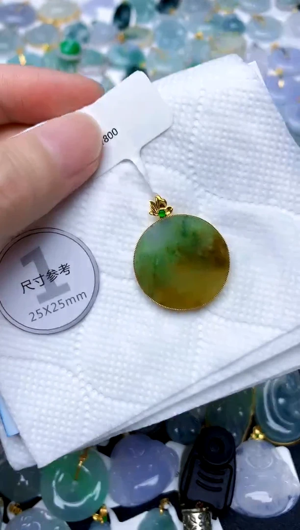 颈饰18K金镶嵌翡翠天然A货翡翠