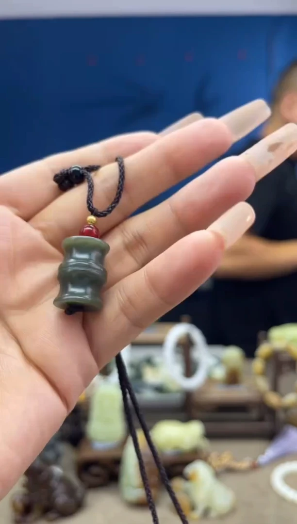 和田玉未镶嵌颈饰1