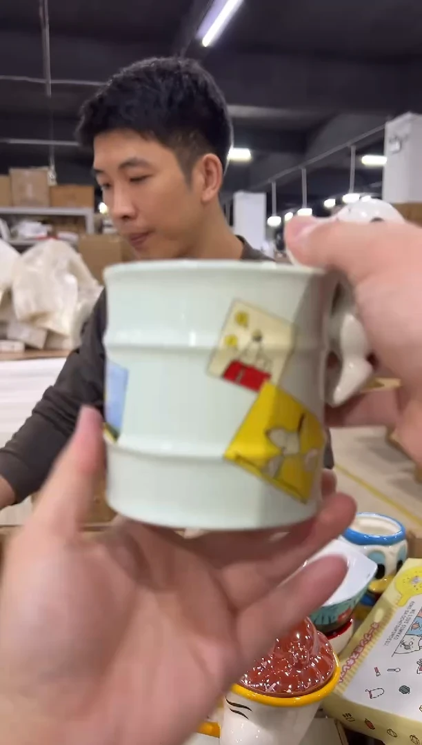 瓷片史努比油桶笔筒