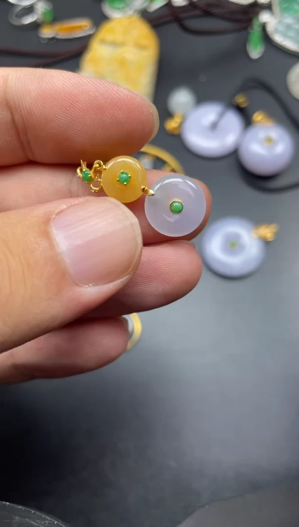 翡翠18K金镶嵌颈饰故城寄售不退换