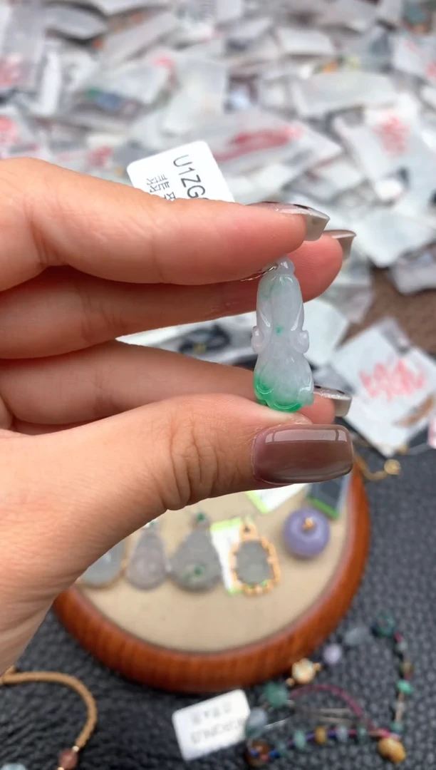 未镶嵌挂件翡翠—