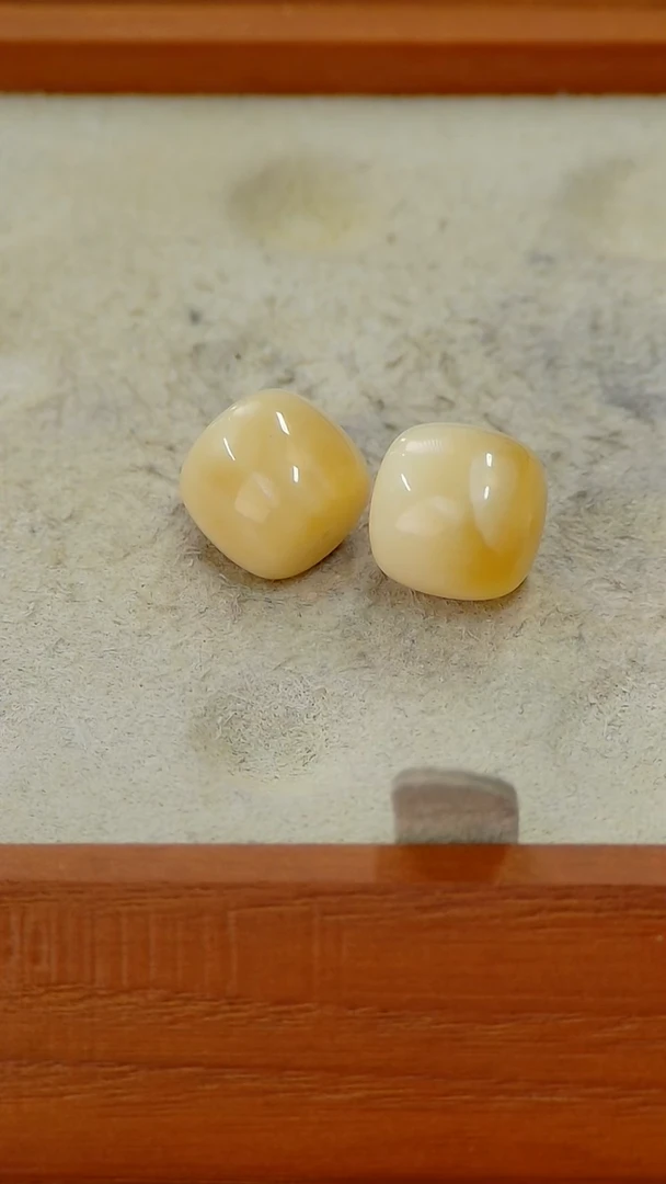 【闪购商品】蜜蜡裸石未镶嵌俄料微瑕11MM1.694克