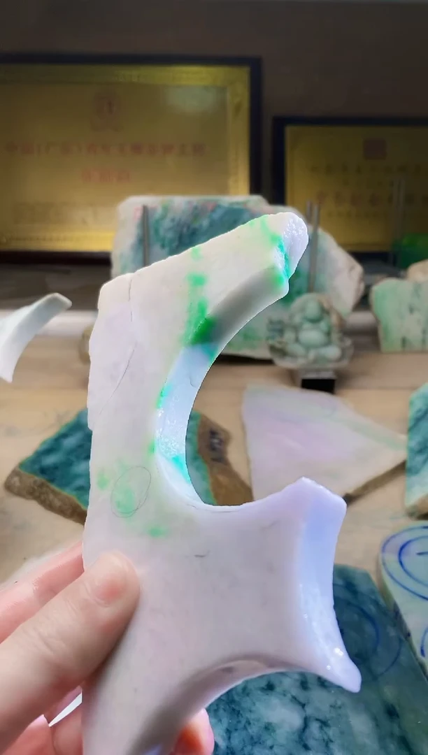 翡翠挂件未镶嵌A货张麦3411