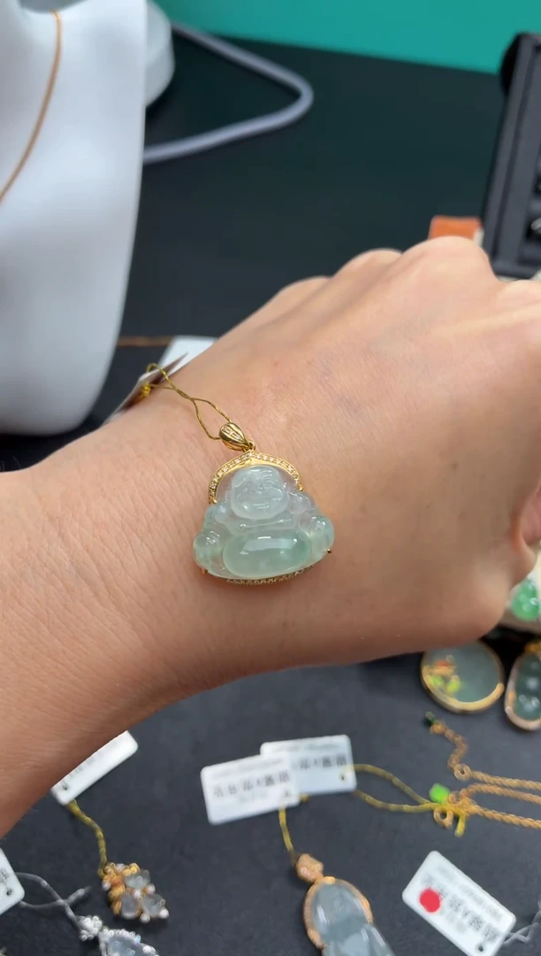 翡翠18K金镶嵌颈饰天然翡翠A货