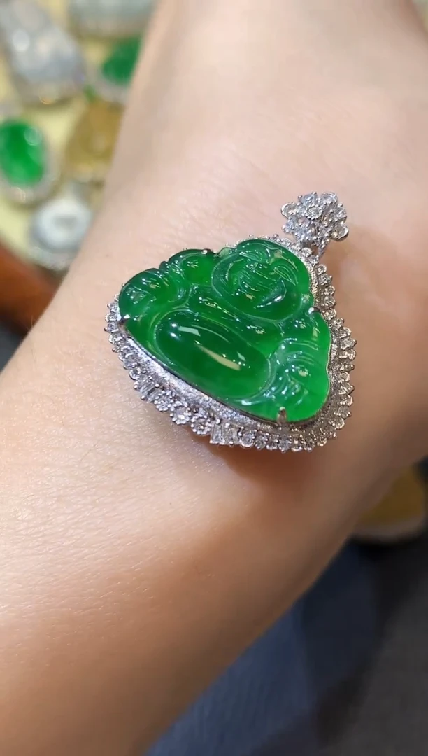 【闪购商品】翡翠吊坠(不含链)18K金镶嵌C18