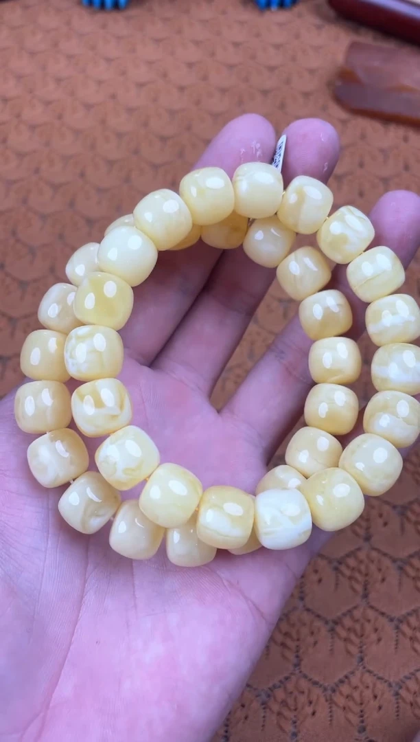 未镶嵌蜜蜡裸石WML8089多样性发其中一件