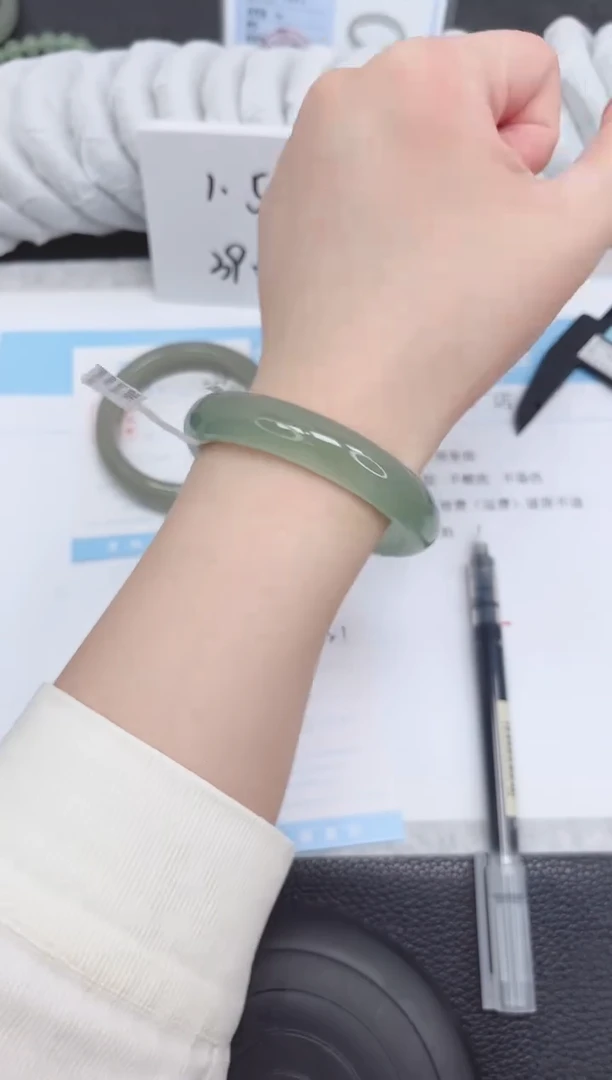 未镶嵌手镯石英质玉221-60.