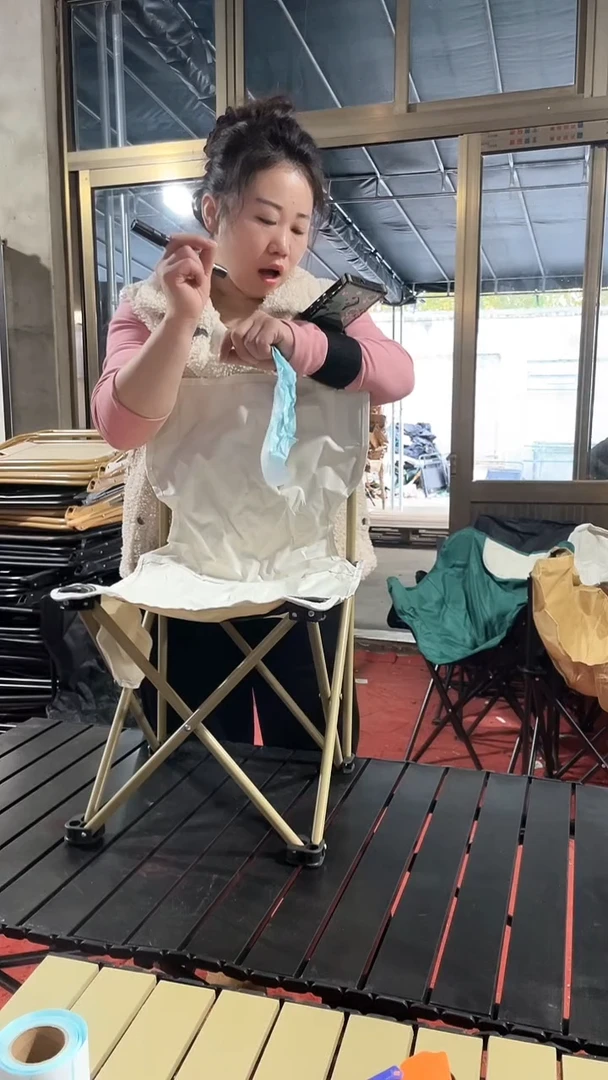 铁中号 折叠靠背 颜色随机