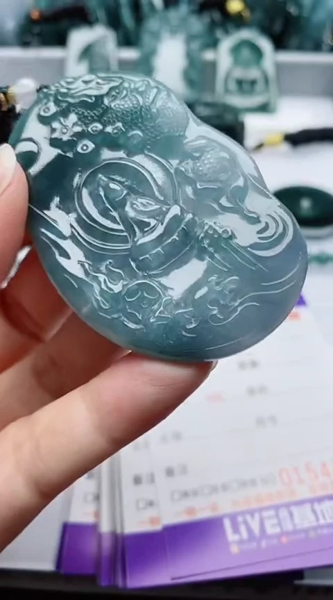 颈饰未镶嵌翡翠