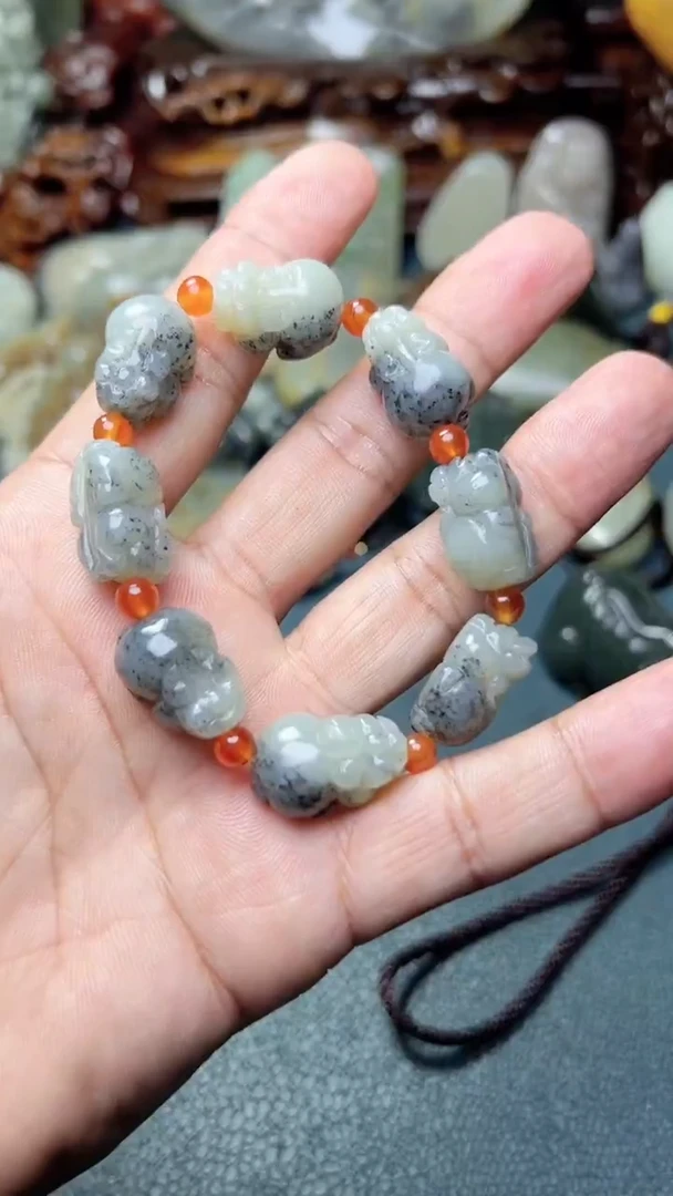 未镶嵌和田玉把件-