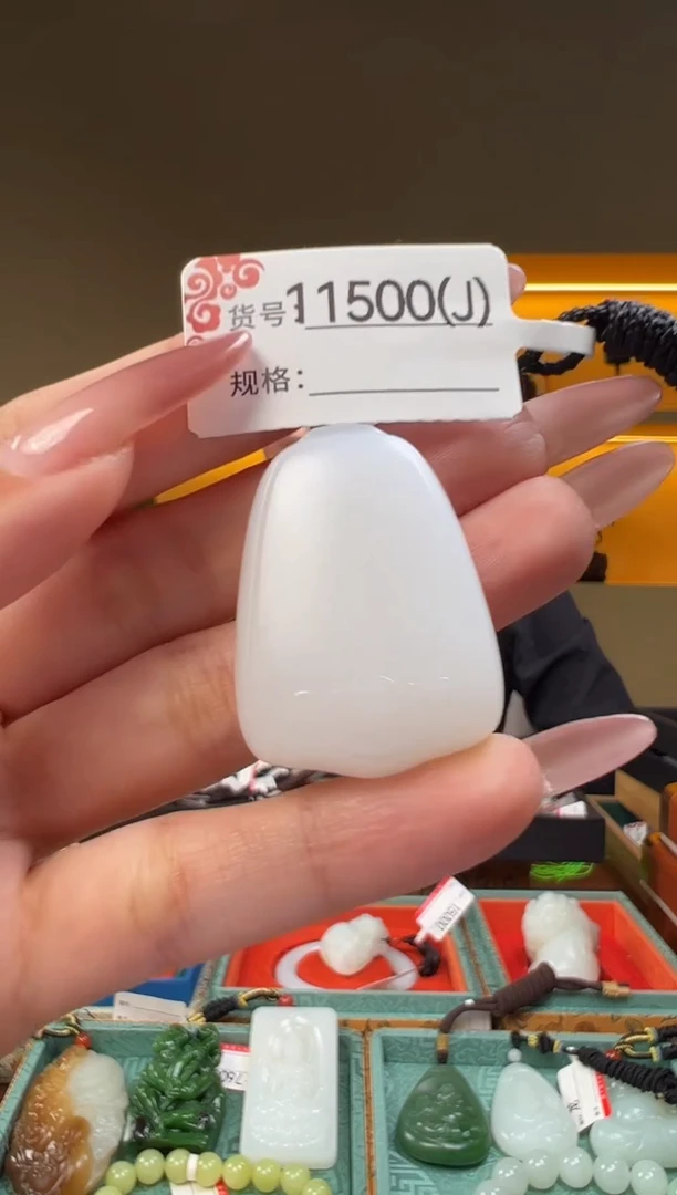 颈饰未镶嵌和田玉1J