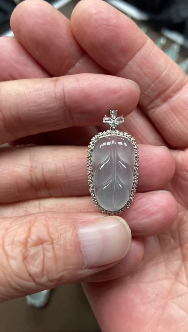 【闪购商品】翡翠吊坠(不含链)18K金镶嵌叶子