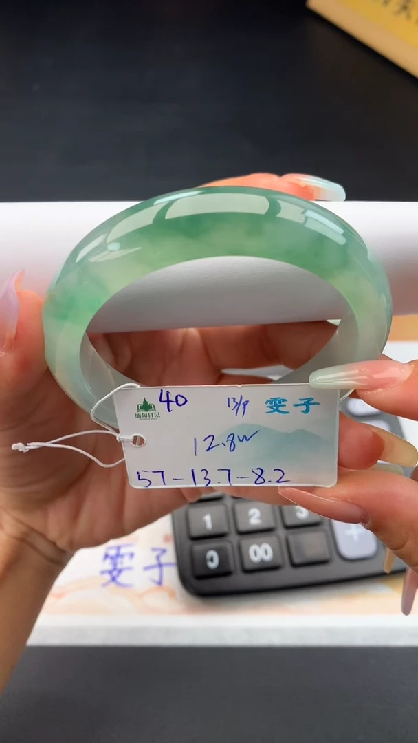 未镶嵌手镯翡翠自带#送人#，联系客服核对地址~