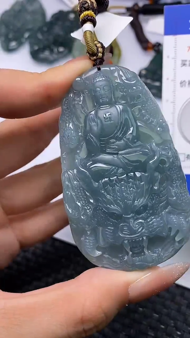 颈饰未镶嵌翡翠