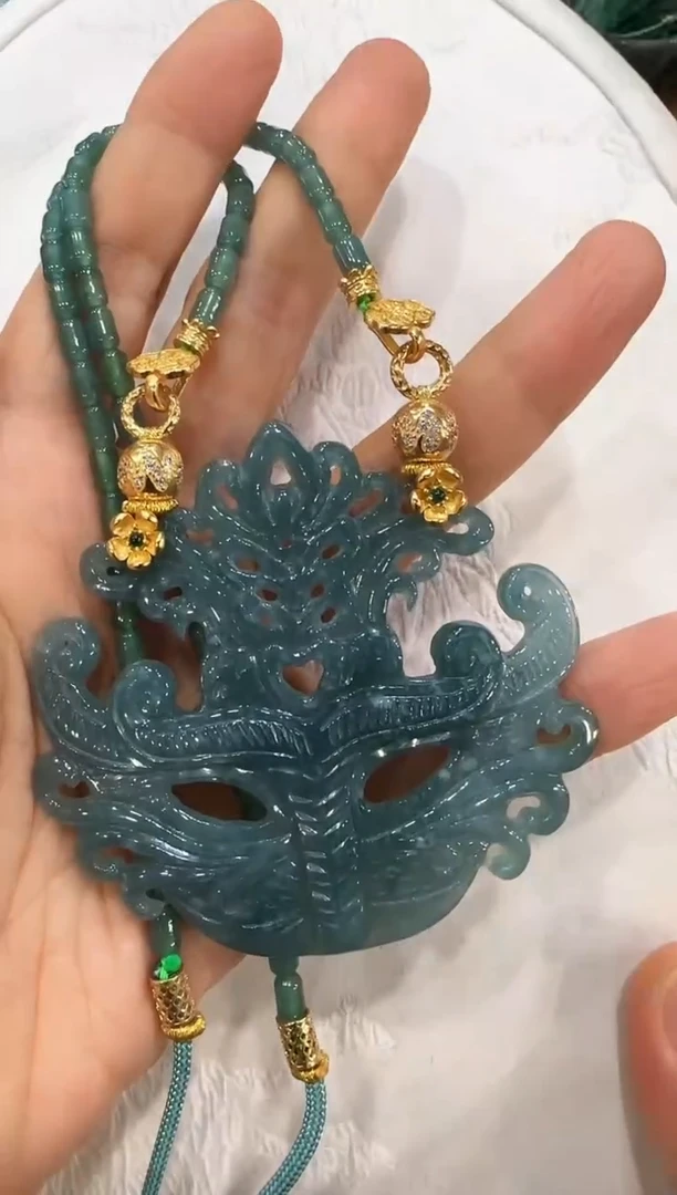 翡翠未镶嵌颈饰国风
