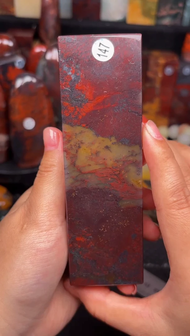 玉桂林鸡血玉印章摆件147