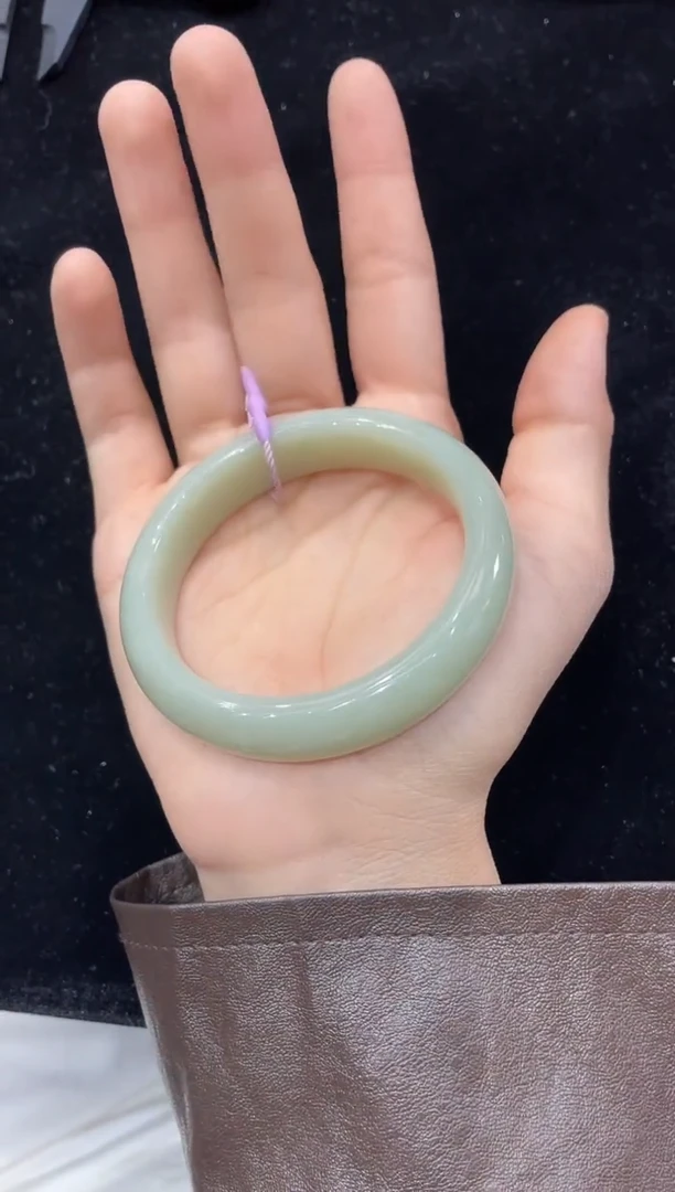 未镶嵌手镯和田玉新疆且末料青白玉57圈口上等和田玉手镯女