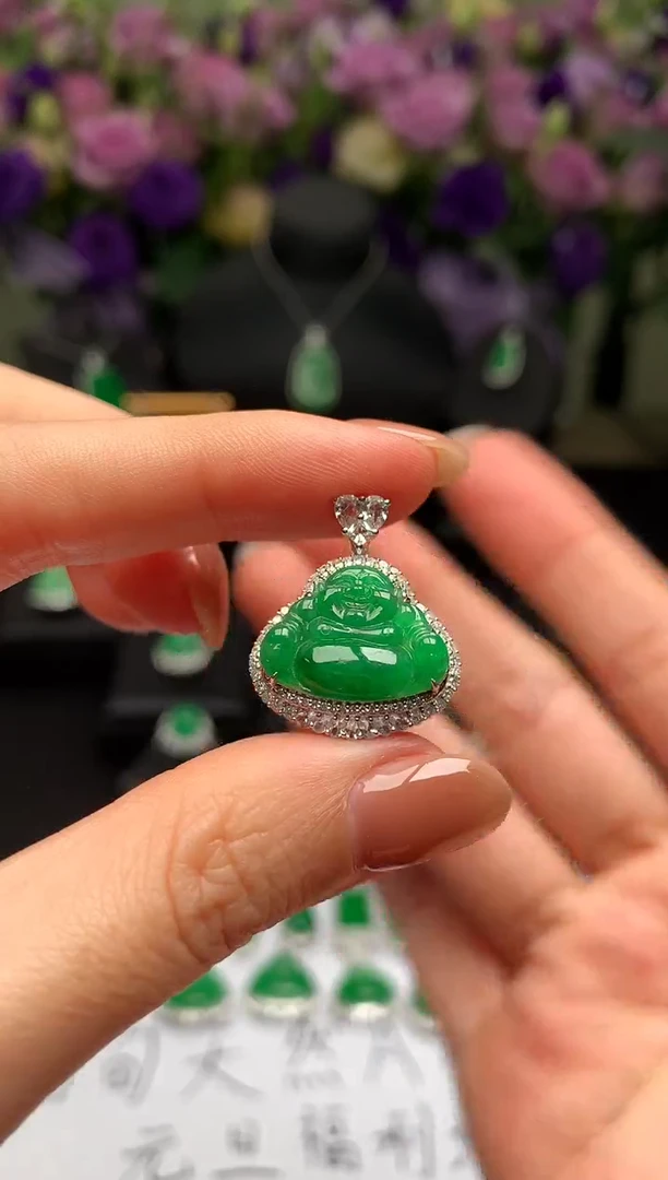 颈饰18K金镶嵌翡翠佛公
