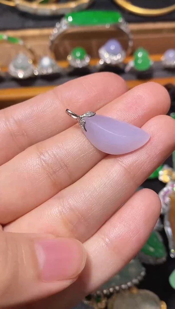 翡翠18K金镶嵌颈饰翡翠