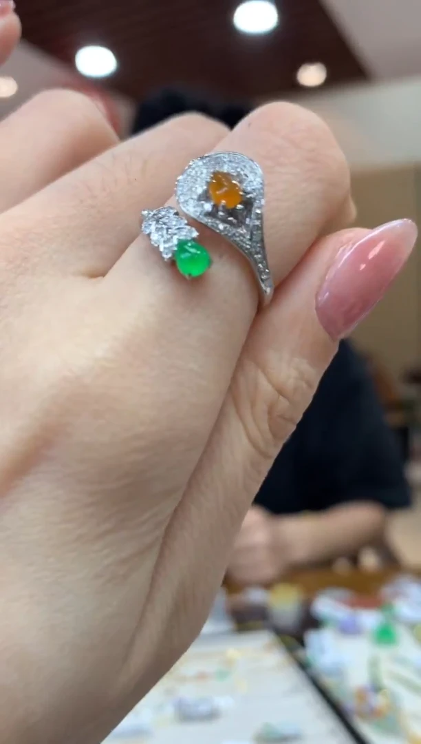 18K金镶嵌戒指翡翠戒指