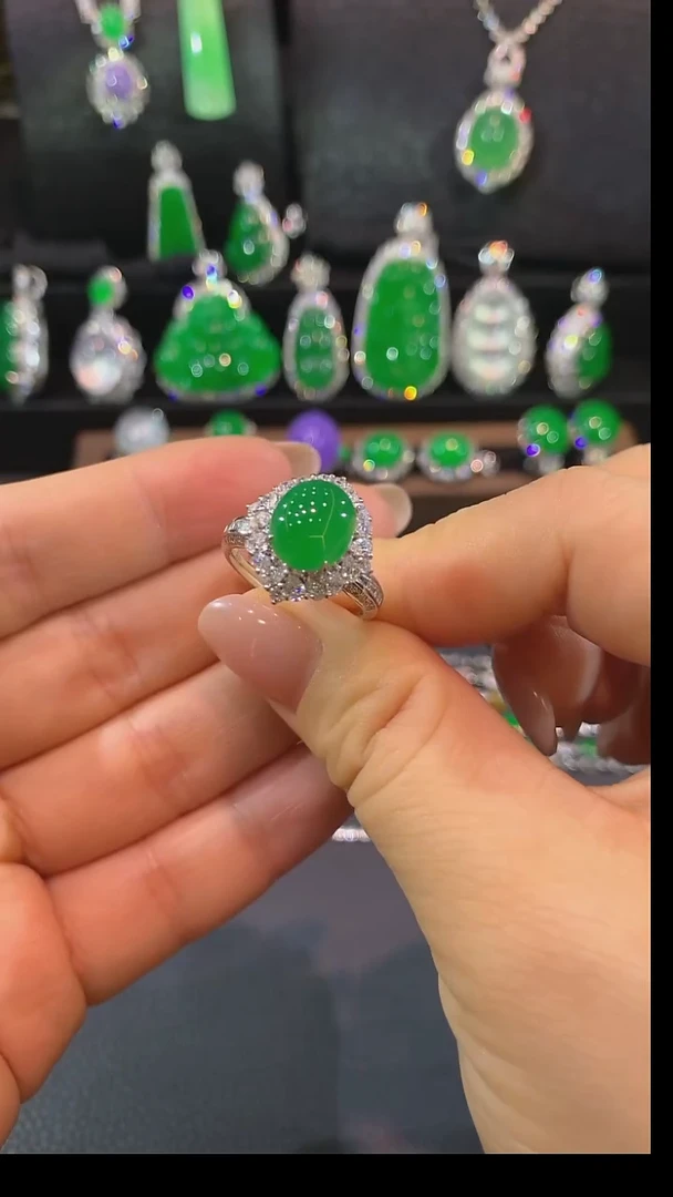 18K金镶嵌戒指翡翠戒指