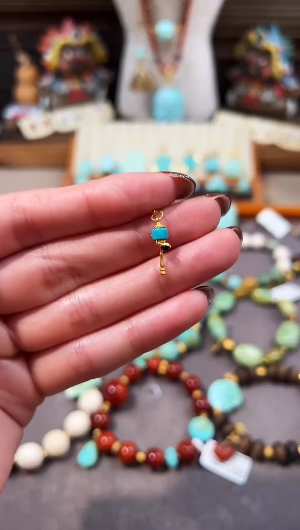 18K金镶嵌绿松石提溜转经筒