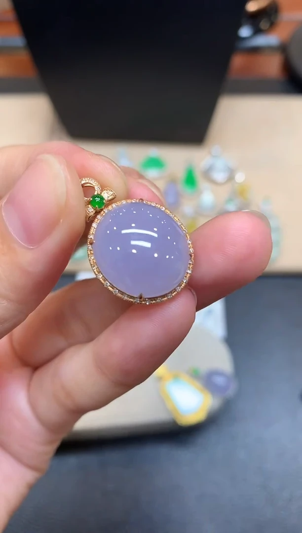 颈饰18K金镶嵌翡翠蛋面【无服务费