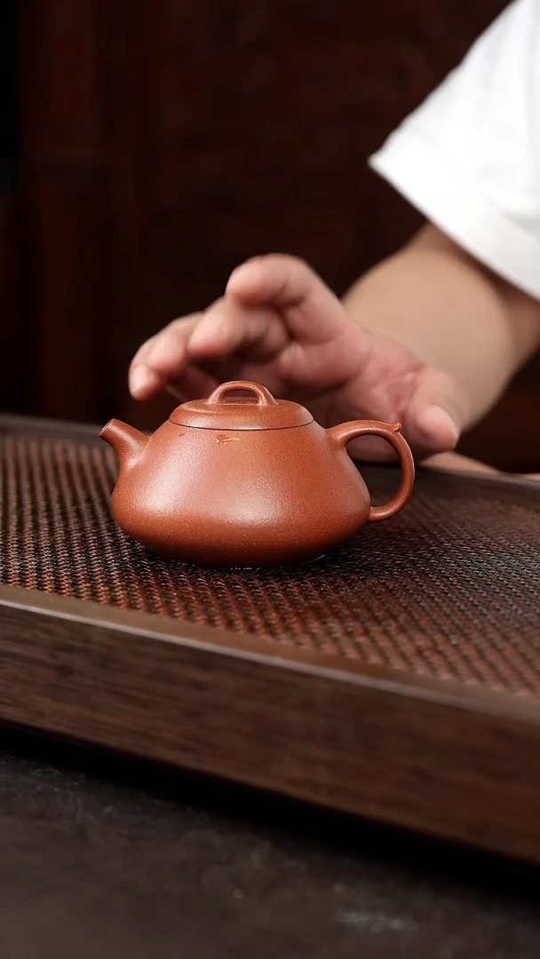 茶壶紫砂红降坡踟蹰【带矿标证书】