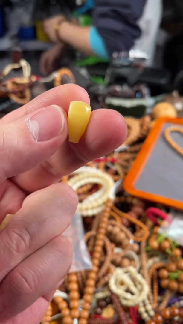 裸石蜜蜡未镶嵌王胖子文玩工作室三通一颗随机发