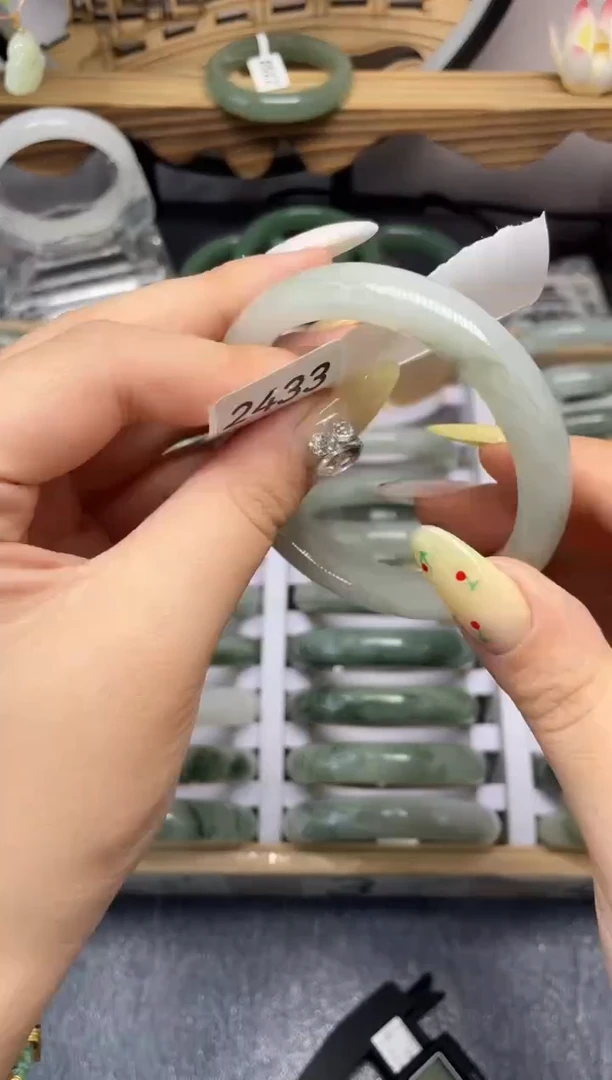 未镶嵌手镯石英质玉2433