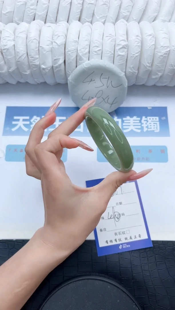 【闪购商品】石英质玉未镶嵌手镯/361-60.4