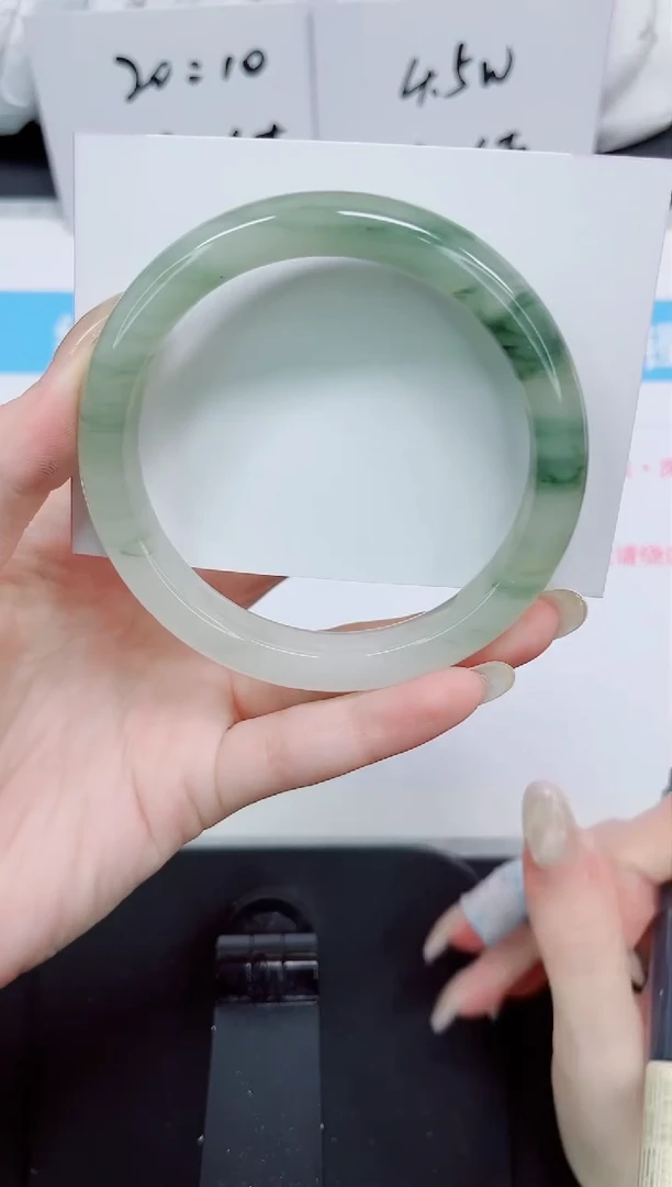 石英质玉手镯未镶嵌393