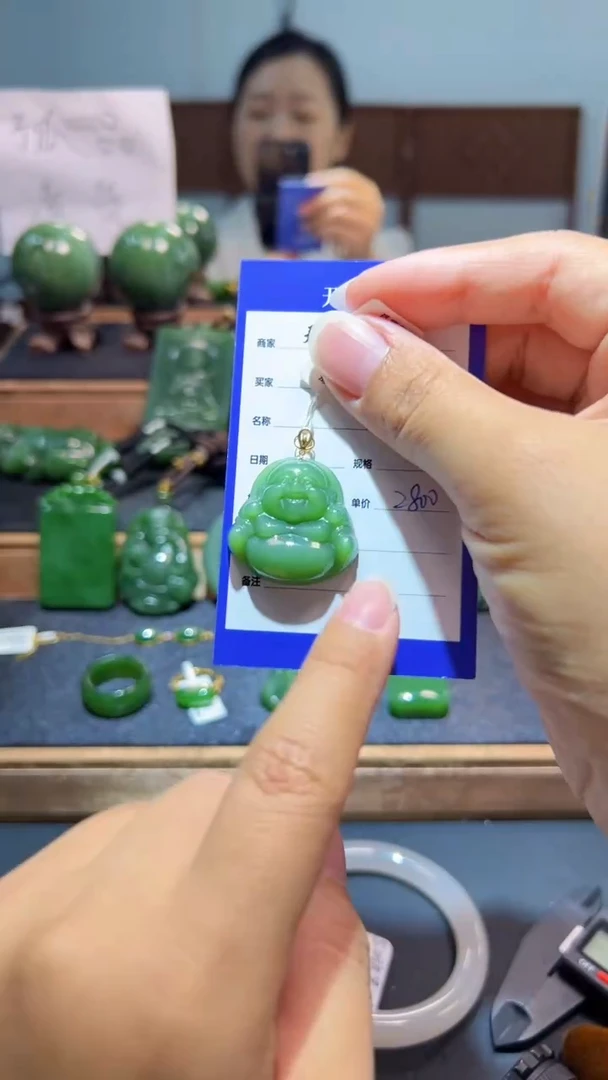 颈饰18K金镶嵌和田玉（碧玉）1