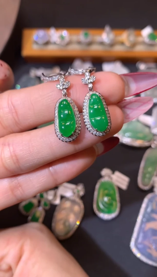 【闪购商品】翡翠吊坠(不含链)18K金镶嵌耳坠