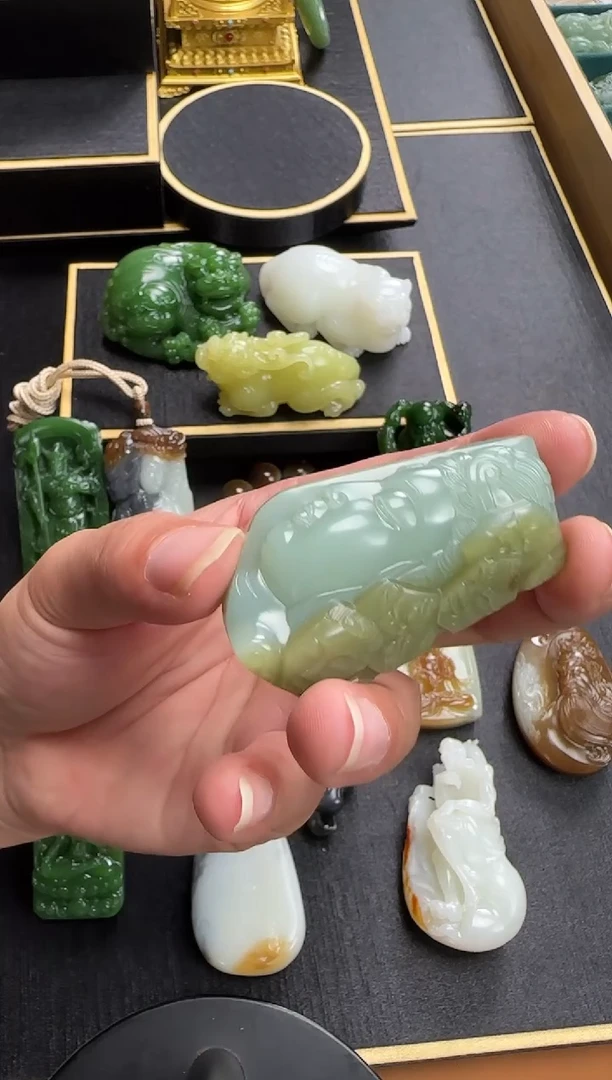 未镶嵌和田玉挂件碧玉黄加绿一念m80